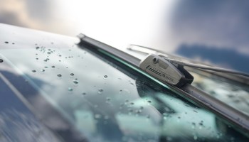 Bosch-Clear-Advantage-Wiper-2-LowRes